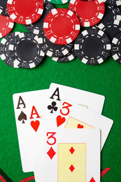 Ceme Online table on lgo4d alternatif mobile app showing dealer and player cards